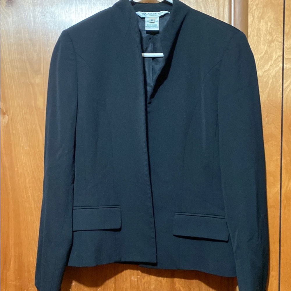 Vintage Wool Tailored Size 8 Collarless Blazer with Sleek Silhouette
